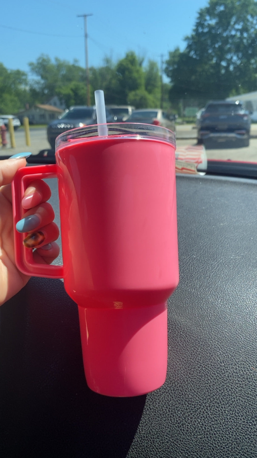 22 Fluid Oz. Plastic Cup NON-SNOWGLOBE. Ask to see!!